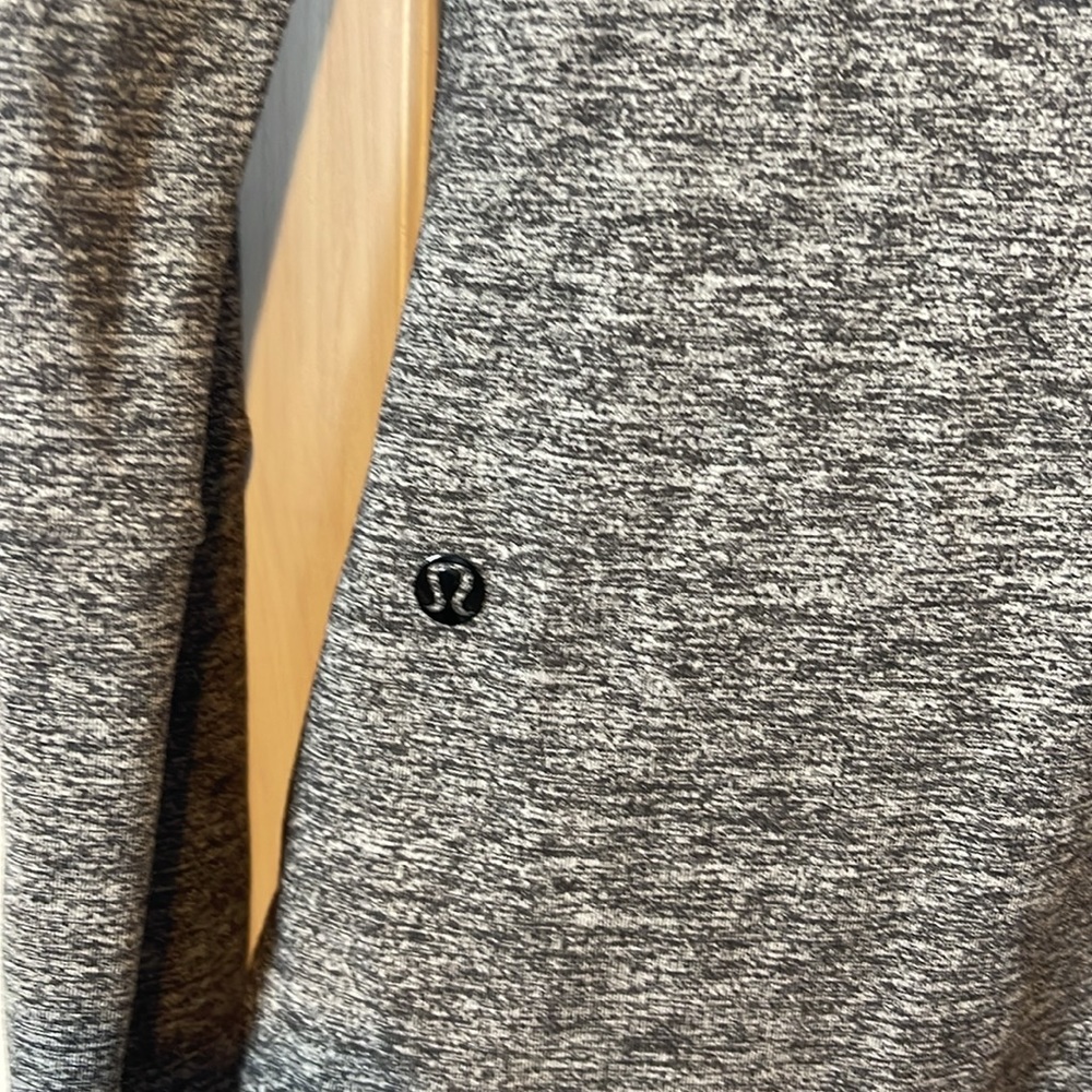 LULULEMON AWSOMA HENLY FINGER HOLES LONG SLEEVE 6 - Picture 7 of 8